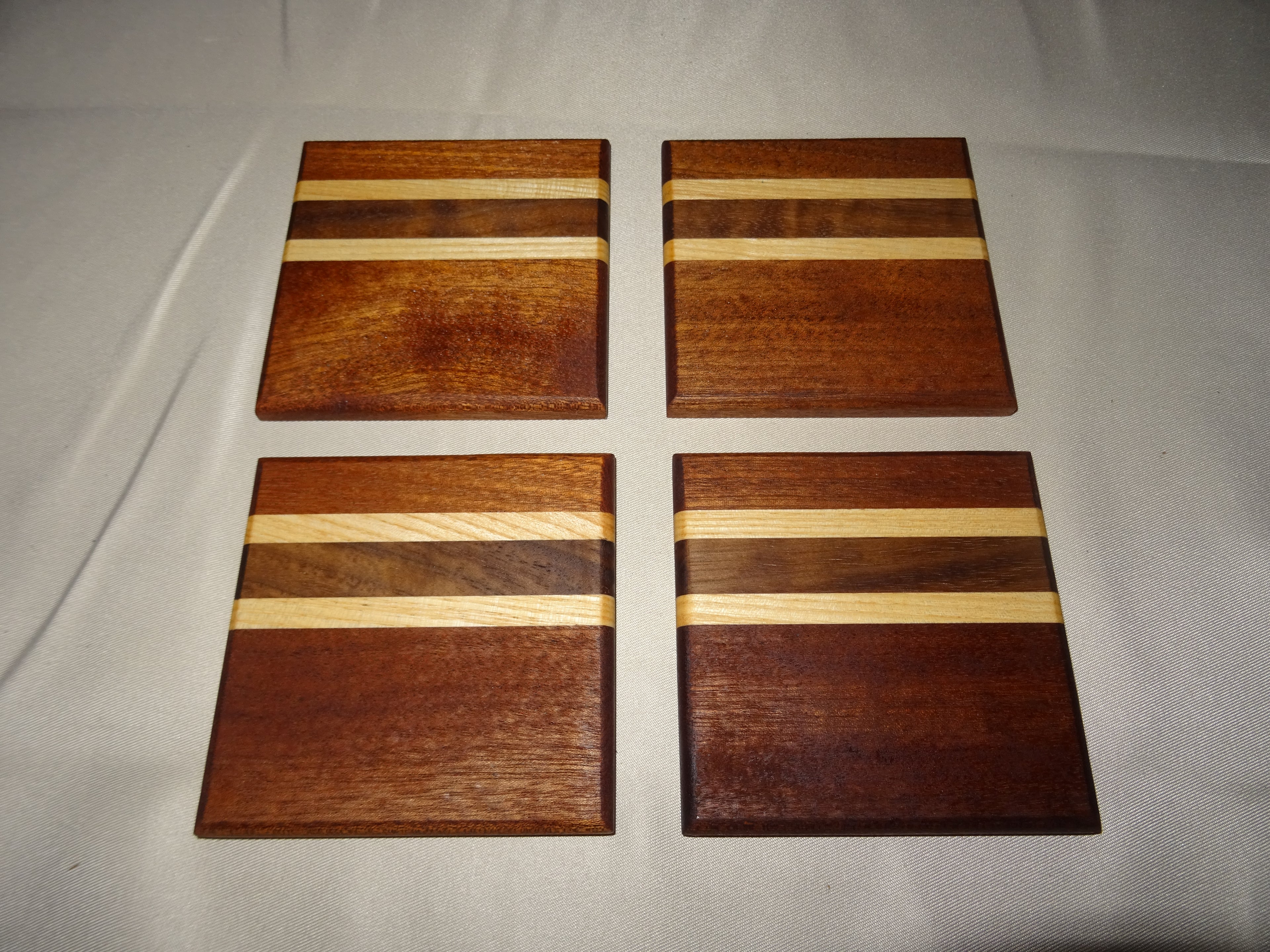 Massief houten onderzetters.